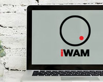ordinateur avec logo iWAM