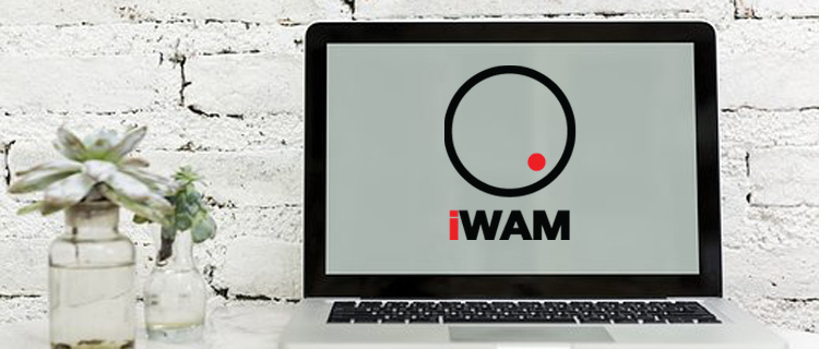 ordinateur avec logo iWAM